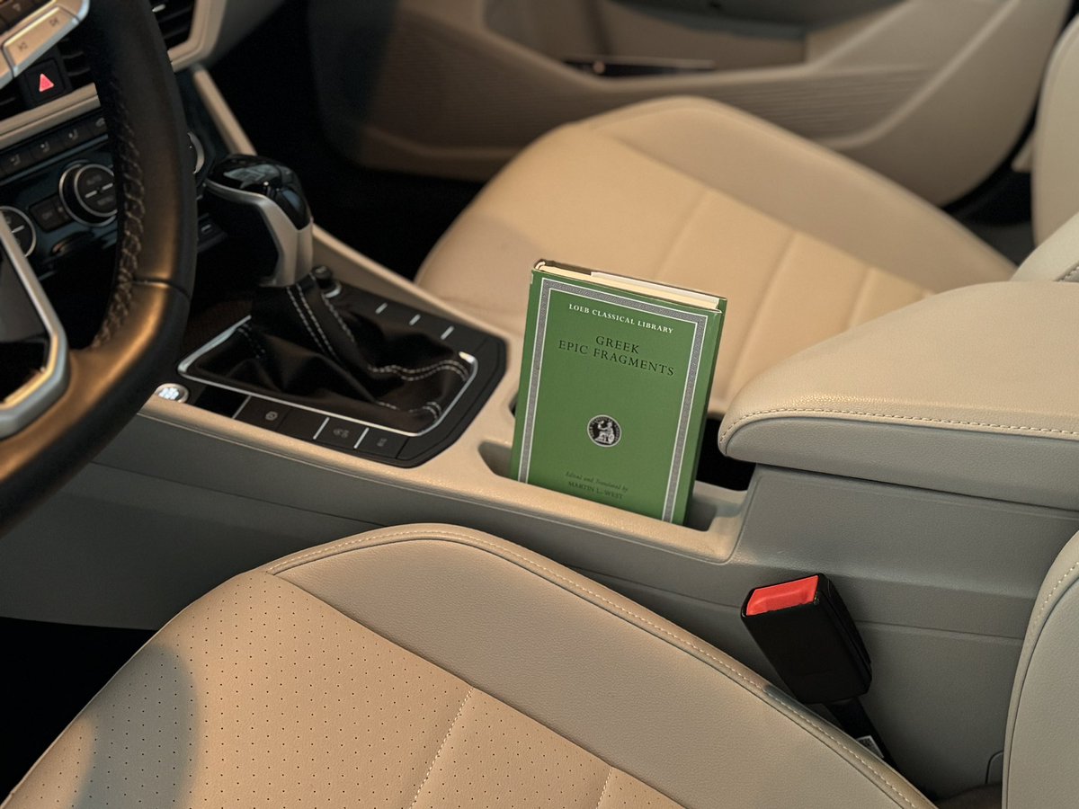 What is the best automobile for readers? Let’s answer this question today right here. I put forward Exhibit A: the VW Jetta, with a standard Loeb Classic holder easily accessible to the driver. What car do you choose? Photos and descriptions required. 🚗📚