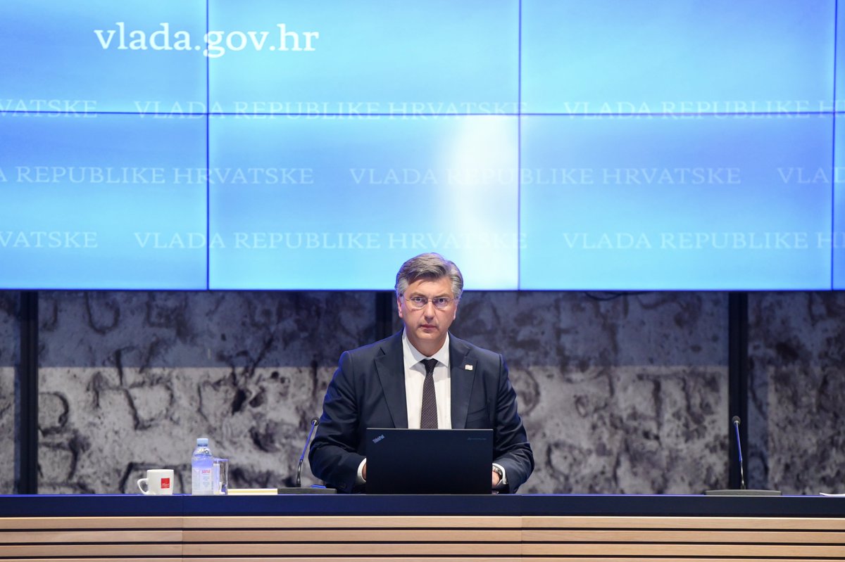 VladaRH's tweet photo. PVRH @AndrejPlenkovic: Hrvatskoj je uplaćena 4. rata #NPOO🇭🇷🇪🇺 u vrijednosti od 162 mln €, čime smo uz nedavnu uplatu #OPKK prešli 20 mlrd € uplata europskih sredstava u hrvatski proračun. Poslali smo i zahtjev za isplatom 5. rate u iznosu od čak 822 mln €! #sjednicaVRH (1/2) https://t.co/aV7jbdMas1