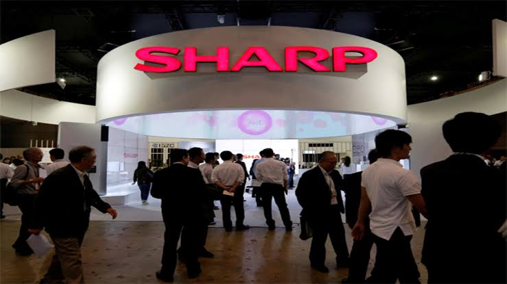 🚨 Big News: 'Sharp,' the Japanese electronics giant, eyes a $3-4 billion investment to establish a Gen 10 display fab for TVs in India! 📺🏭 'We're on the lookout for partners and locations,' stated Sujai, Chairman of Sharp India. 💼🌏 #SharpInvestment #TVManufacturing…