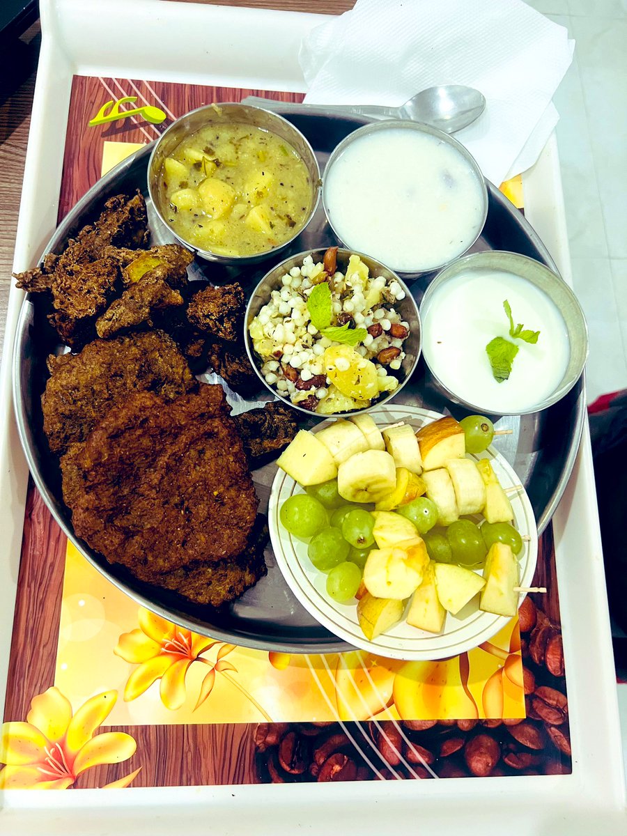 Delicious Navratri thali made by JKRLM women at UMEED cafe in the office of @MDJKSRLM Promoting cultural cuisine; supporting rural livelihood. #NavratriSpecial