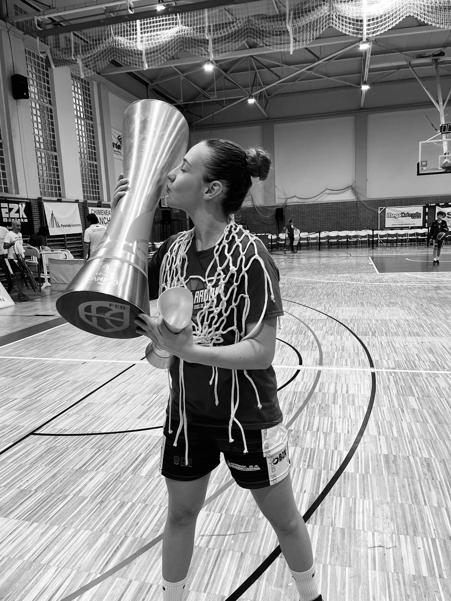 Anna Prim tweet media