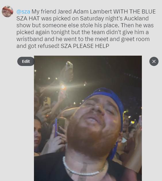 SunnyJLight's tweet photo. I don't normally do this, but my mate saw @sza twice, got chosen to go back stage twice, and lost out twice due to a line cutter and her team not giving him a wristband. 
Please share this in an attempt to get him to meet his favourite artist.
#justiceforjared https://t.co/H3U3WHh79R