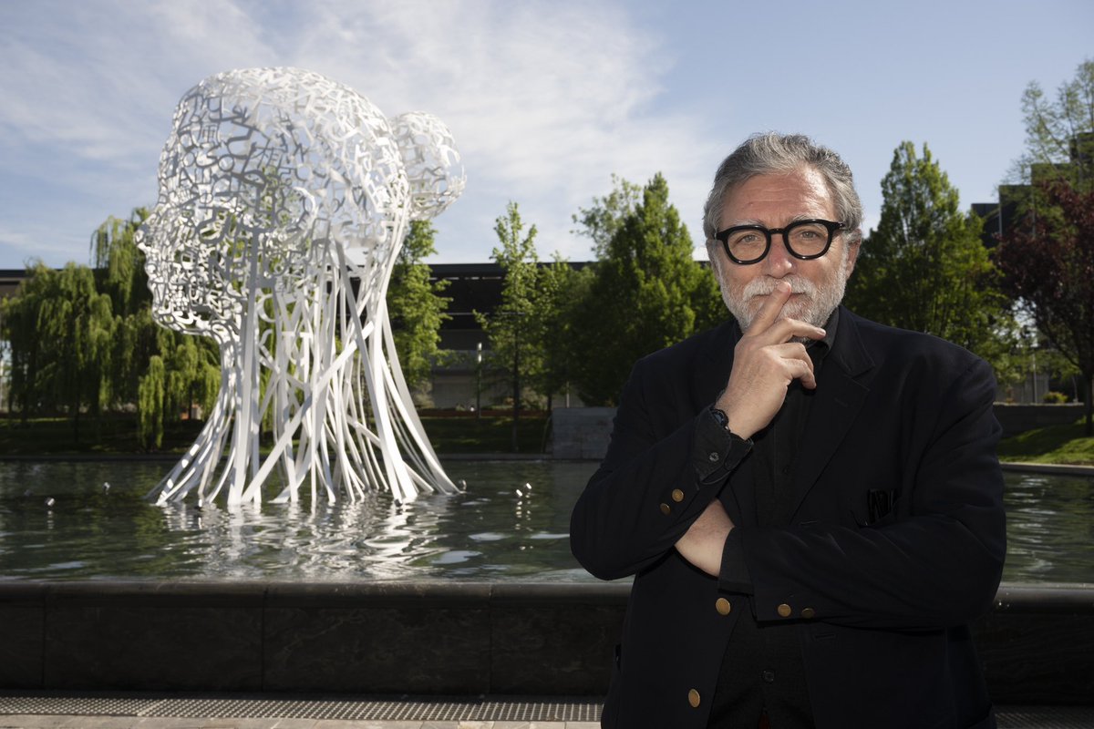 Telefonica's tweet photo. Ya tenemos en Telefónica a “Iris”, la obra de Jaume Plensa que representa el poder de la comunicación y de las palabras.

Iris cambiará el paisaje de Distrito Telefónica y quedará como el gran legado del Centenario.
@fundacionTef https://t.co/Vnk2QRHWlR