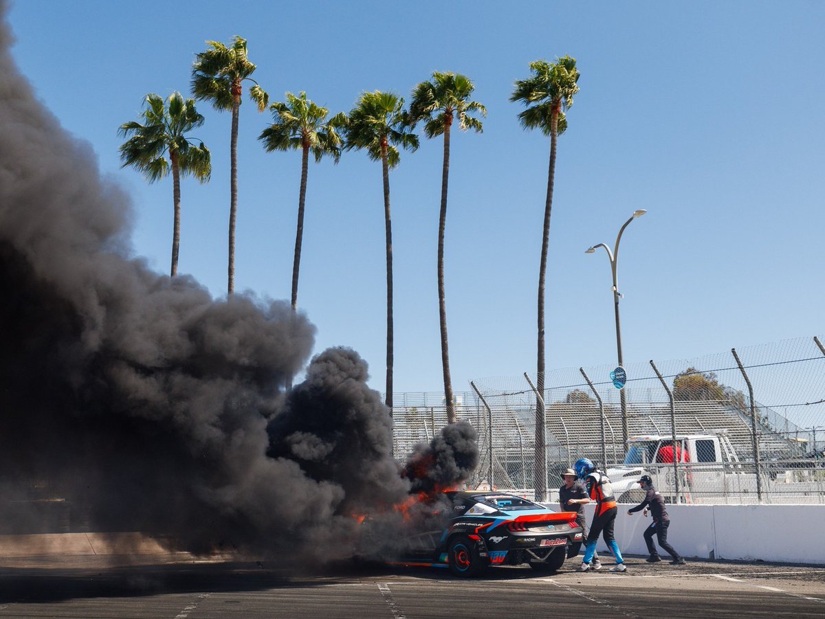recaroauto's tweet photo. #MotorsportsMondays
It got really 🔥 for the #FunHaver team this weekend @formulad Long Beach!
But @JamesDeane130 takes home the P1 win!
🥇 @JamesDeane130
🥈 @SimenOlsenDrifting
🥉 @OdiDrift
Congratulations!!!!
#FormulaD #FormulaDRIFT #FDLB https://t.co/FfTf8ONNjP