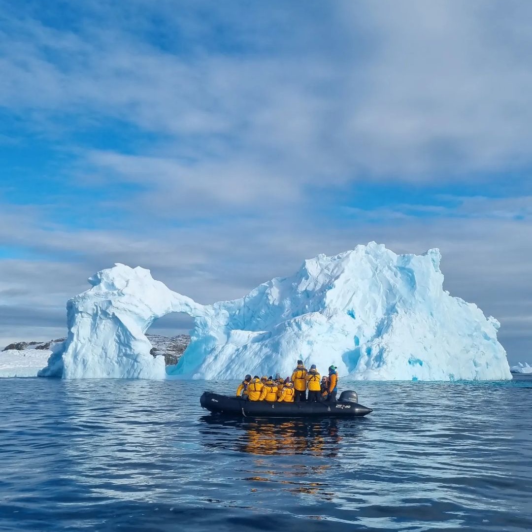 We’re looking for a Resource Management Coordinator to help develop management actions to further our commitment to safe and environmentally responsible travel to #Antarctica. Apply today: loom.ly/hkogmW4 🇦🇶 #ResourceManagement #Hiring #Opportunity ©️ @ms_kalugina