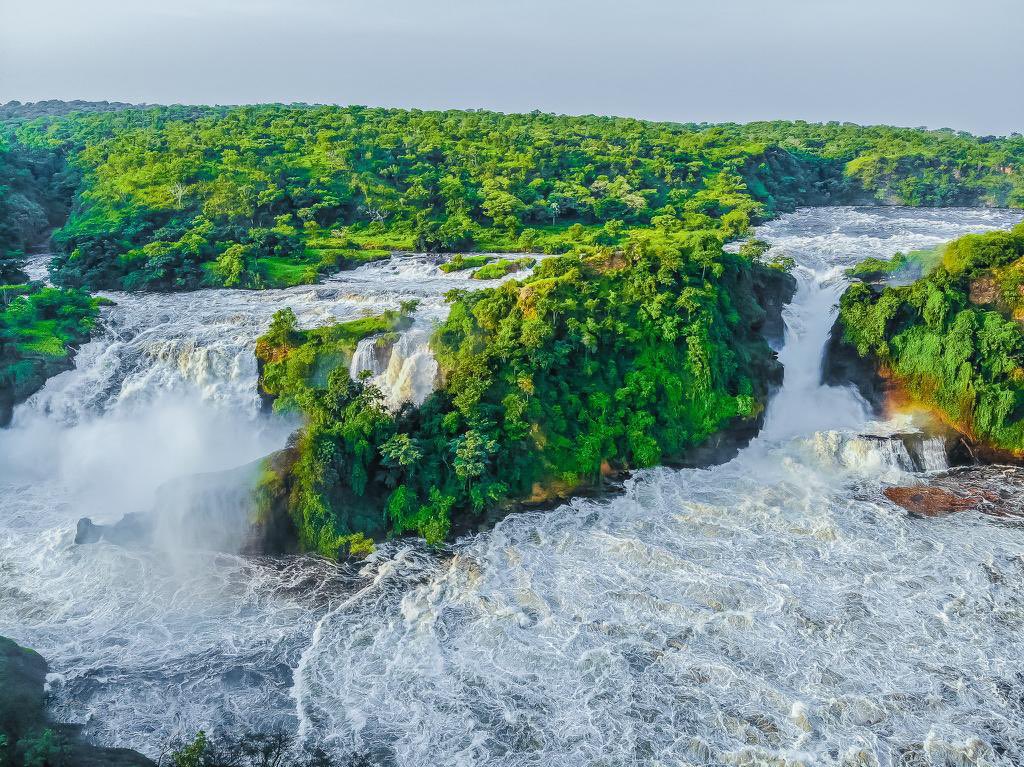 Another week to remind you how Uganda is a very beautiful country. 📍Uhuru Waterfalls on the left and Murchison Falls on the right. Travel with #MangoSafaris Uganda. Let's take you there. 📸 Courtesy