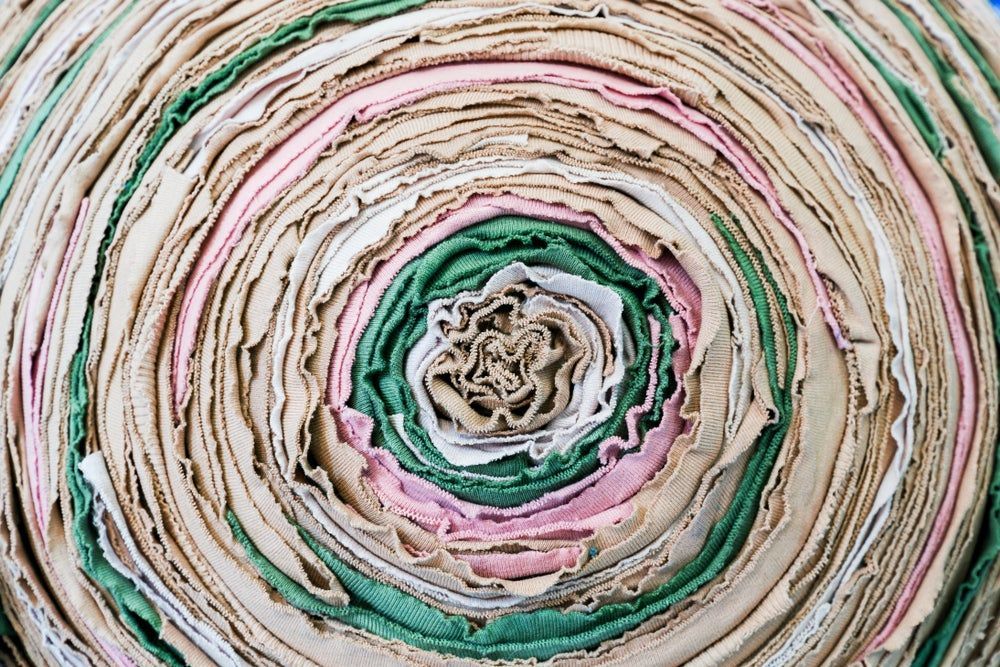 juststyle's tweet image. Tomra Textiles and Circle-8 Textile Ecosystems are spearheading the development of what they claim is the UK&apos;s first automated textile sorting and pre-processing facility for non-reusable textiles. 

@TOMRAGroup 

#textilesorting
#recycling
#JSDaily 

buff.ly/3W0rkSy
