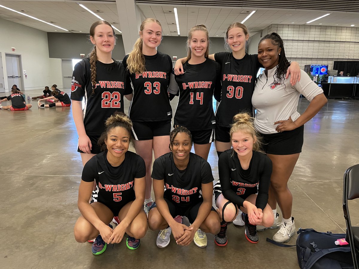 Had a great weekend in PA with my girls! Back in the lab this week to get ready for the Clash in Ohio this weekend! ❤️🖤 @TBWexposure @breunajackon23 @ItsCoachKay