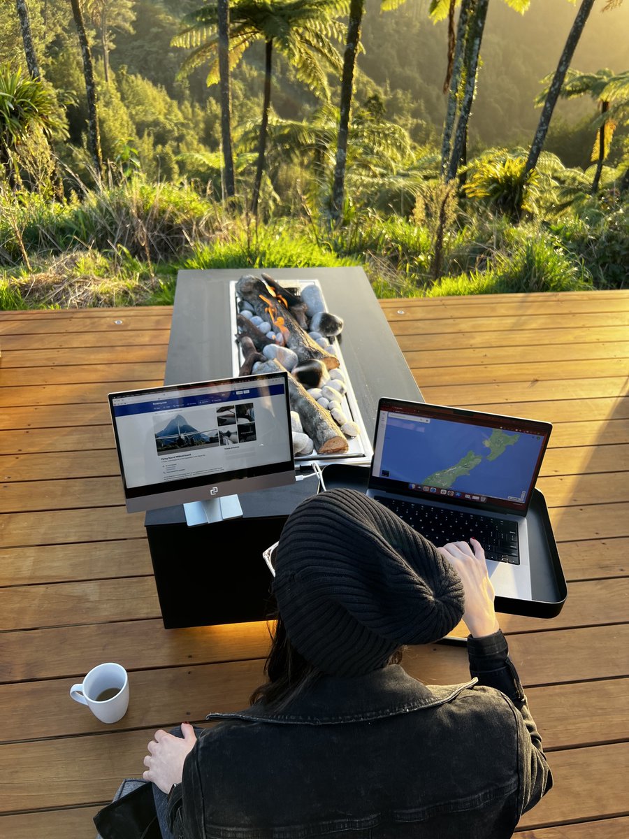 An espresso Display 15 at work for a traveller in New Zealand a little while back. 

We love seeing our products in the wild!

#travel #traveltech #workanywhere #digitalnomad #nomad #ttot #NZ #NewZealand #moreanywhere #portabledisplay #portablemonitor