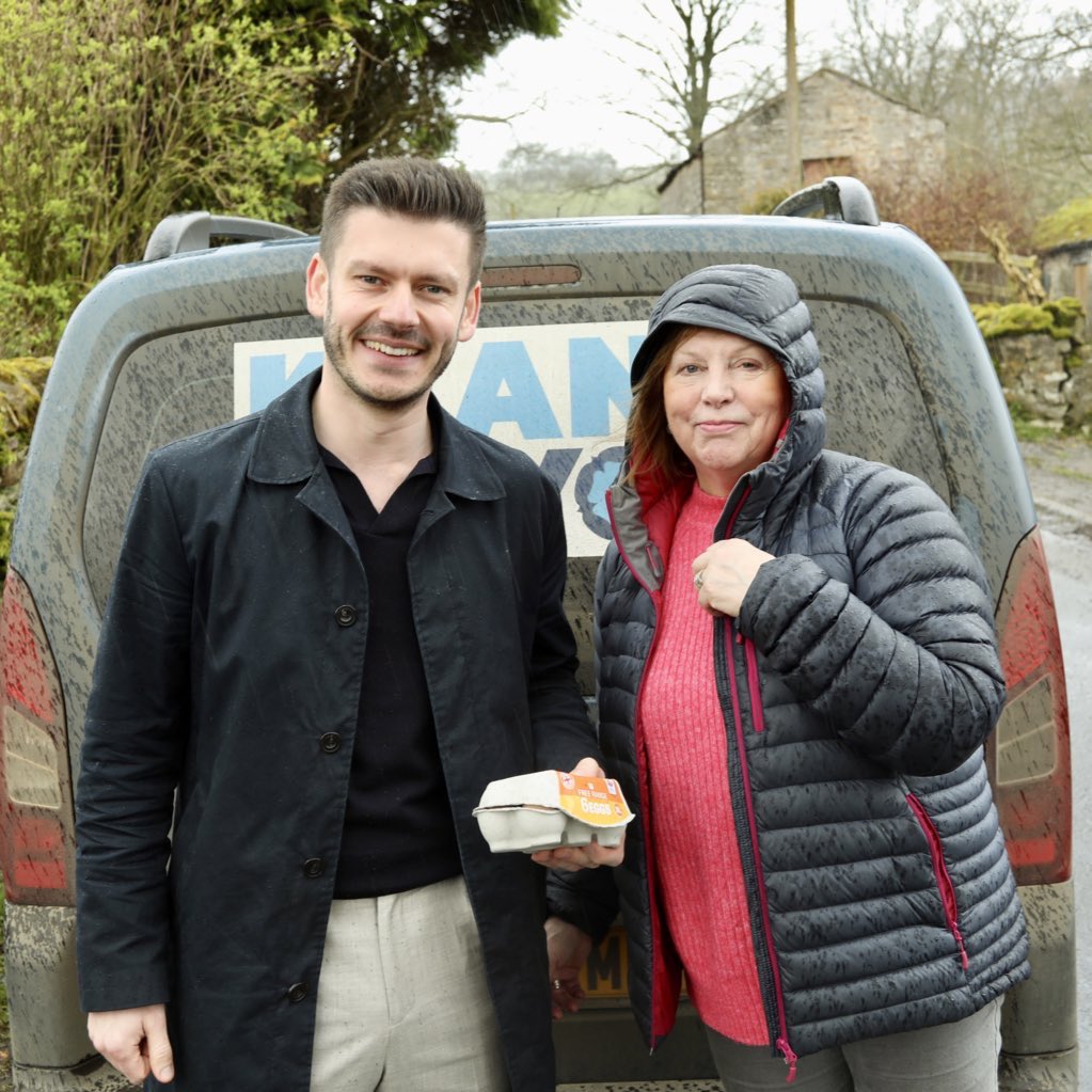 ‘Here’s half a dozen freshly-laid eggs to say thank you for coming all the way out here’ 🥚

This is a distinctively Yorkshire campaign. Thanks Sue! 👍

#Keane4Mayor #KeaneOnTour