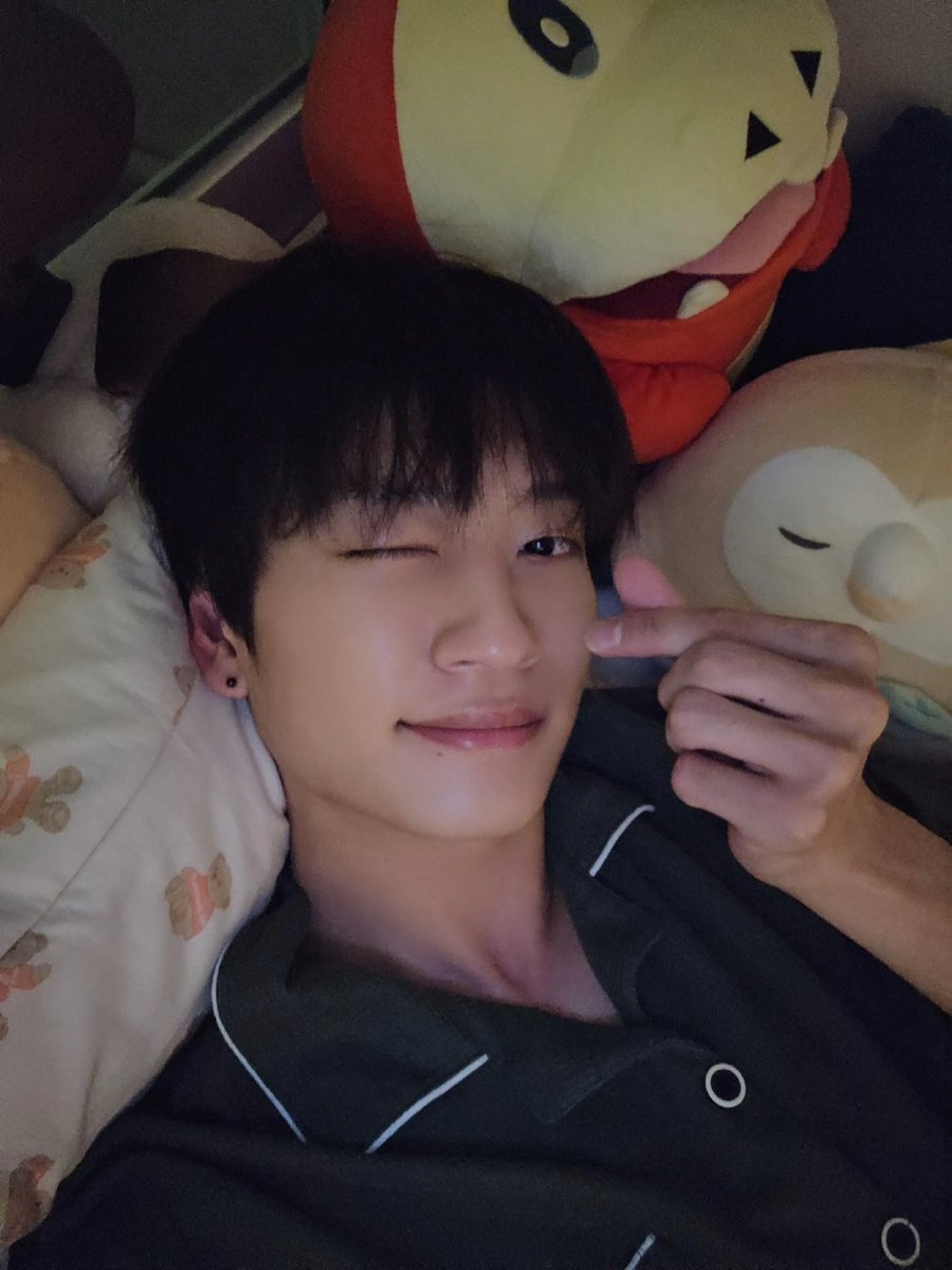 OmegaX_members's tweet photo. [#OX]

오늘 하루도 고생했어💜💚

#OMEGA_X #오메가엑스 
#태동 #TAEDONG https://t.co/wbJyNF5Sd9