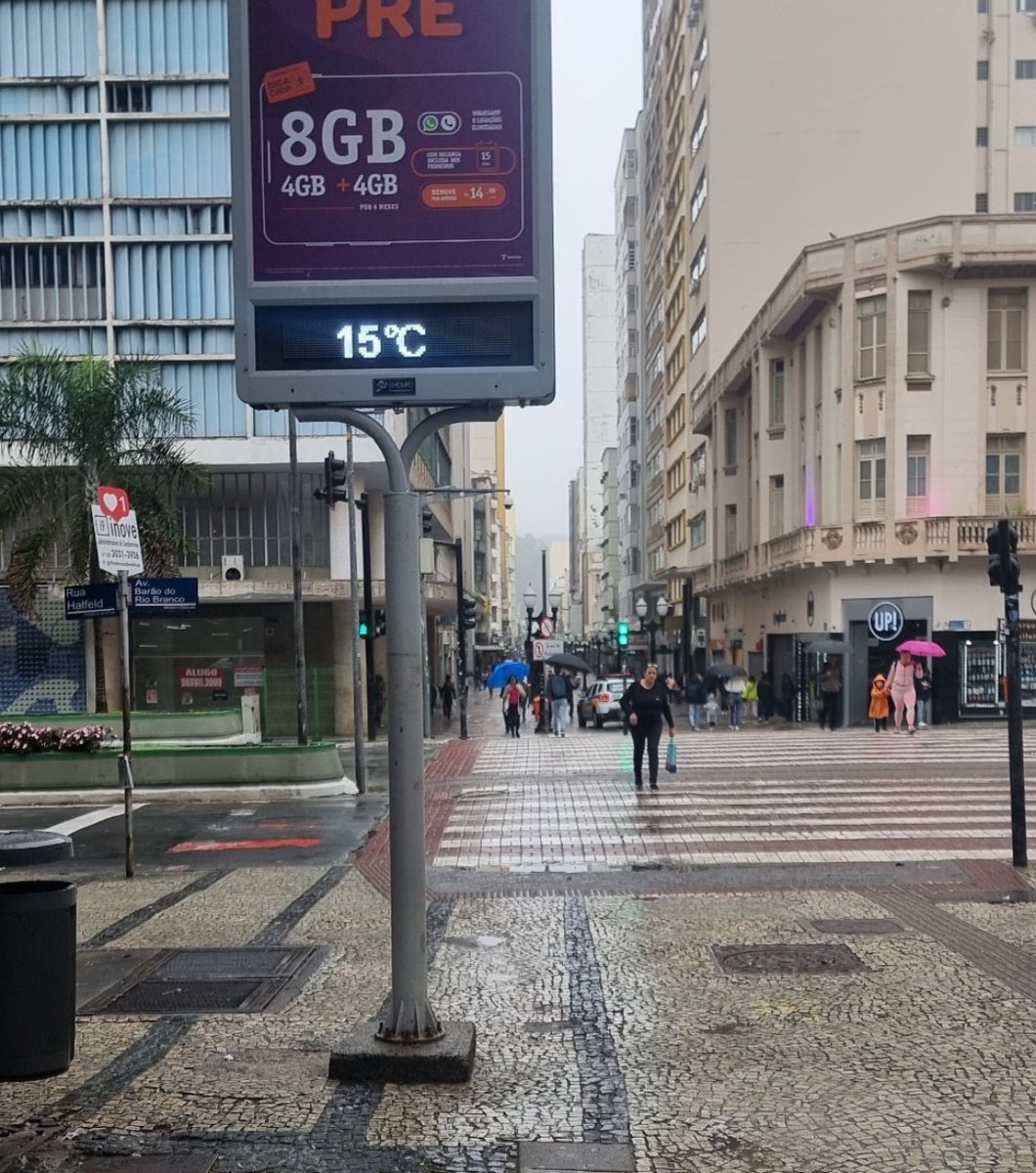 Um ciclone vai se formar no Sul do país e ele dará origem a uma nova frente fria que vai rebaixar as temperaturas na nossa região nessa semana. A expectativa é que a partir da quinta-feira, a chuva apareça pela Zona da Mata e Campo das Vertentes, seguida de uma cold front.