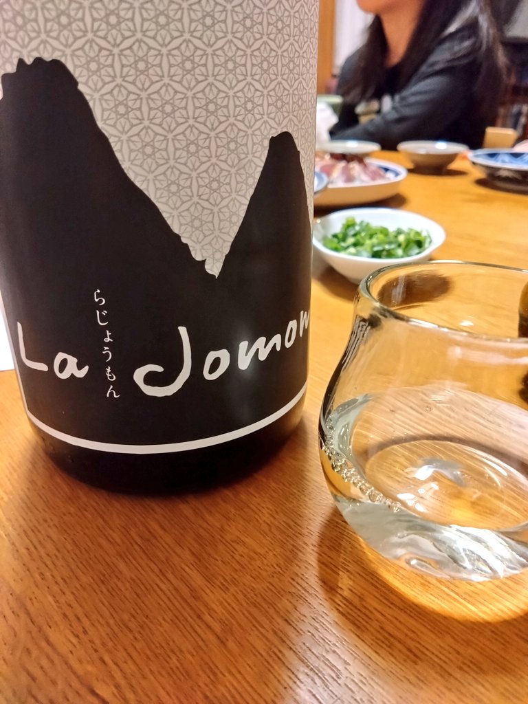 酒の記録✍
20. La Jomon匠門

色んなPB出してるLa Jomonさんの
スタンダード純米酒

米の旨味と酸味のバランスが秀逸
香りは地味目でどんな食事にも合うやつ
山形行ったらまた買おう😁