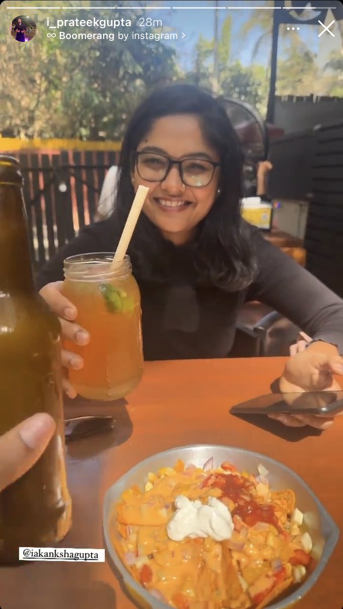 prashiaww's tweet photo. Chakke pati gupta aur patni #ashisingh ki kal ki nukkad date aur extra log the nahi to share na kiya nalayak pati ne dusri ladki ke sath share kiya jab patni sharir bech ke kam kar rahi thi fir dono f**k buddies sath mai #sidashi #AshDeep https://t.co/LpqFoquu4S