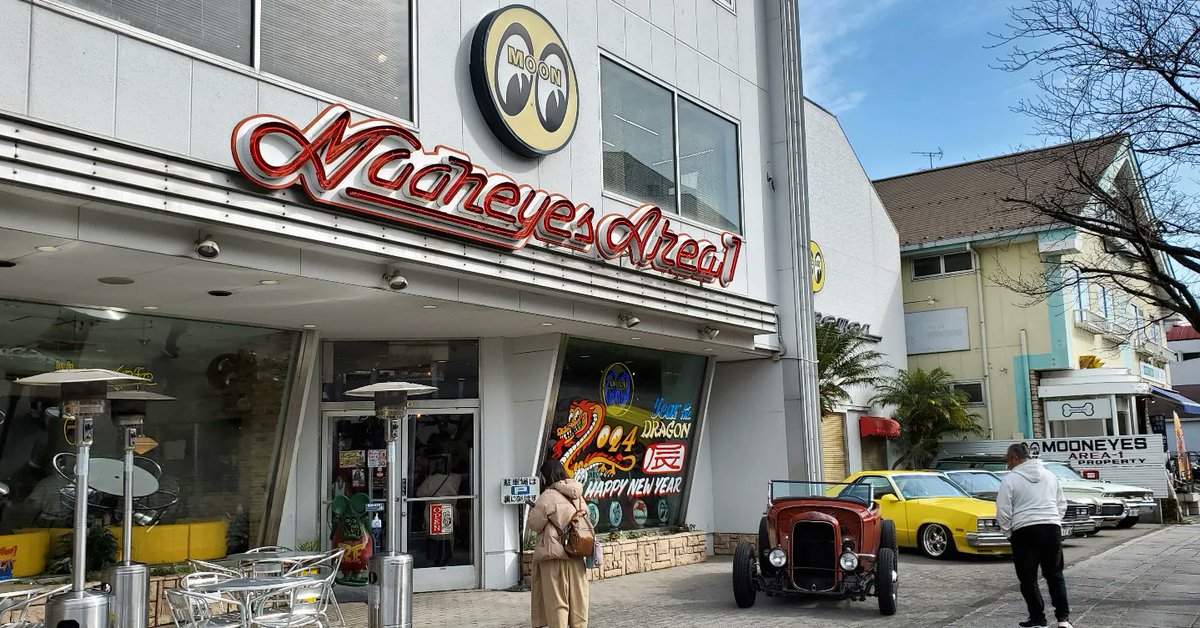 jdmglobalWH's tweet photo. The best place for car enthusiasts to have lunch is in Yokohama at Mooneyes! There's a diner, a store full of merchandise and a second level with car parts and accessories

#mooneyes #yokohama #carcafe #carenthusiast #carguy #cargirl #americanmuscle #chevy #ford #classiccars https://t.co/Y0Cy77Lghf