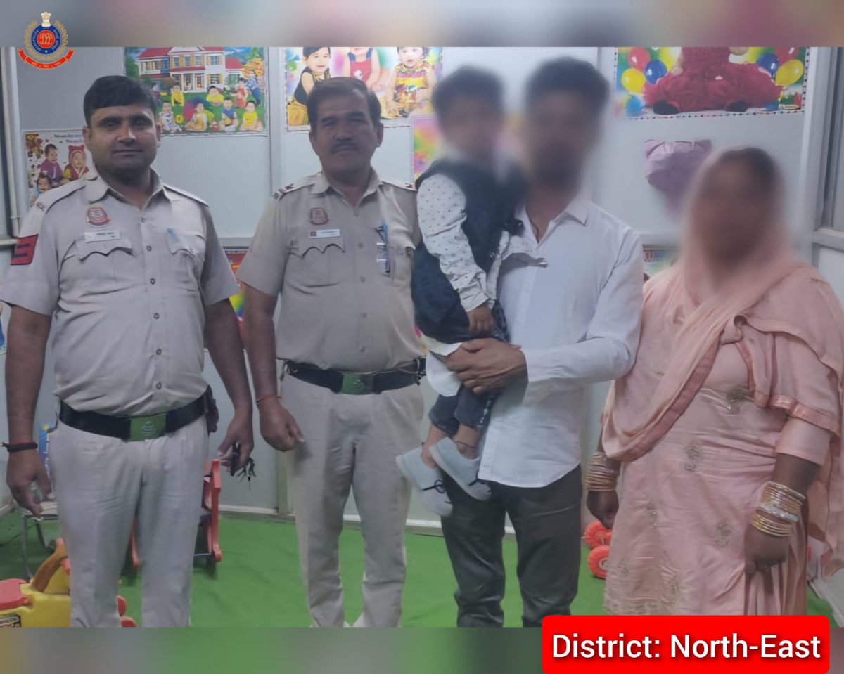 Under #OperationMilap, a 3 yr old missing child was traced & reunited safely with her family, due to sincere efforts of team PS Dayalpur.

This not only brought smiles back on distraught faces, but also averted a probable mishap.

#DelhiPoliceCares