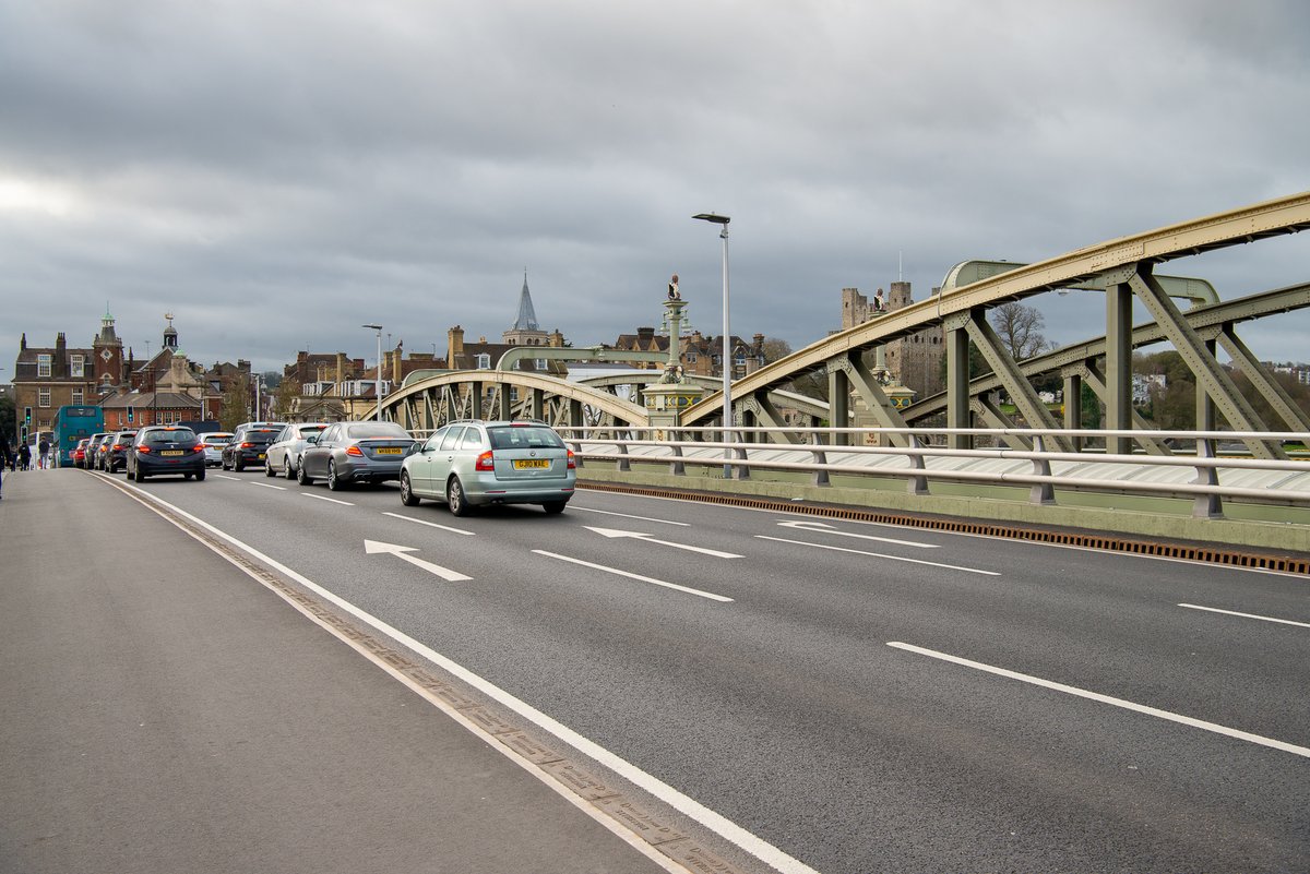 To mark the 54th birthday of the New Bridge, this evening the Old Bridge will be illuminated red and gold. The New Bridge was constructed on the route of a former railway bridge. You can find out more here: rbt.org.uk/bridges/curren…