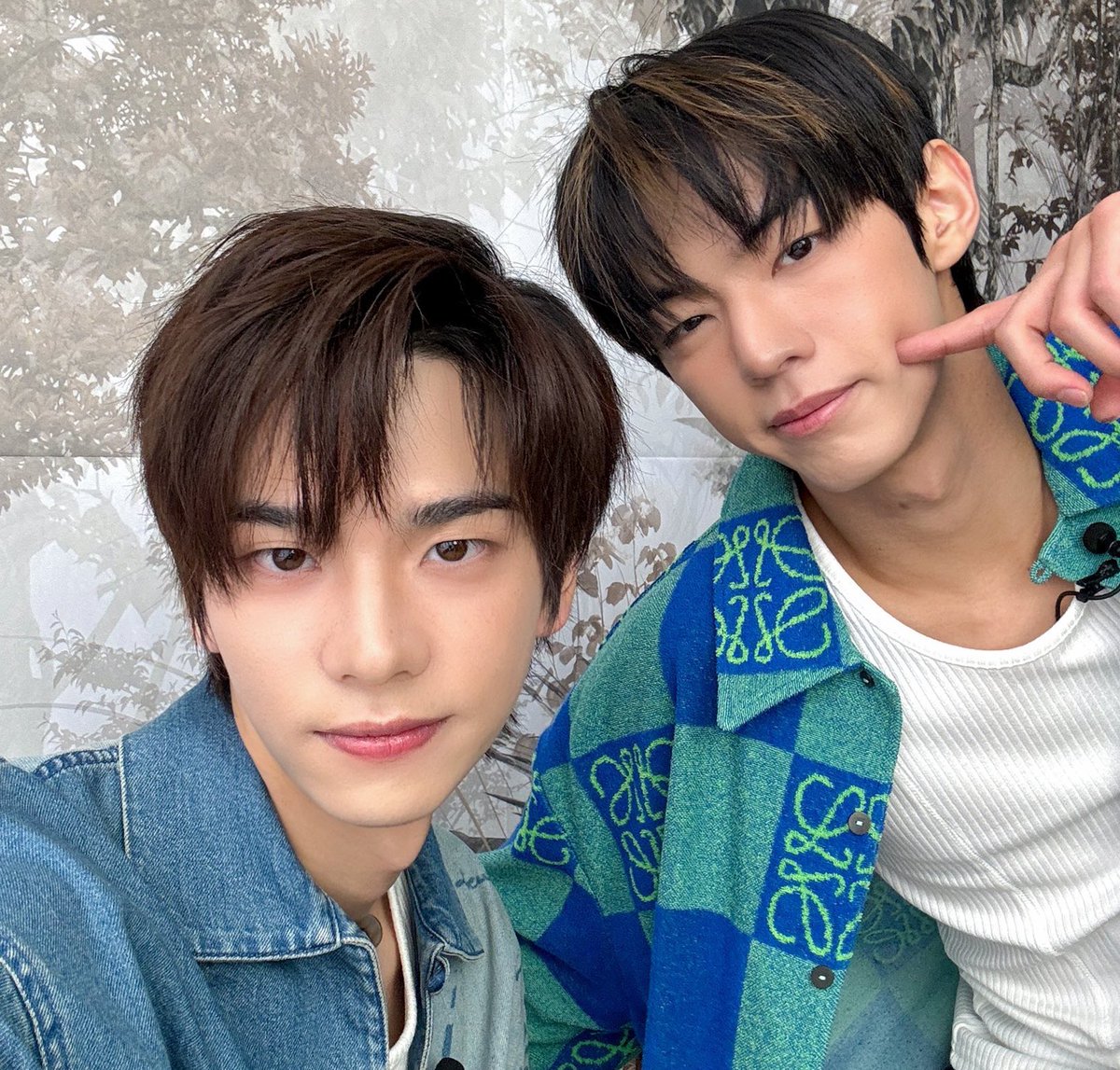 withdsh's tweet photo. doshin ᯓ  

#신유 #도훈 ♡ https://t.co/vAj7ZM5LcA
