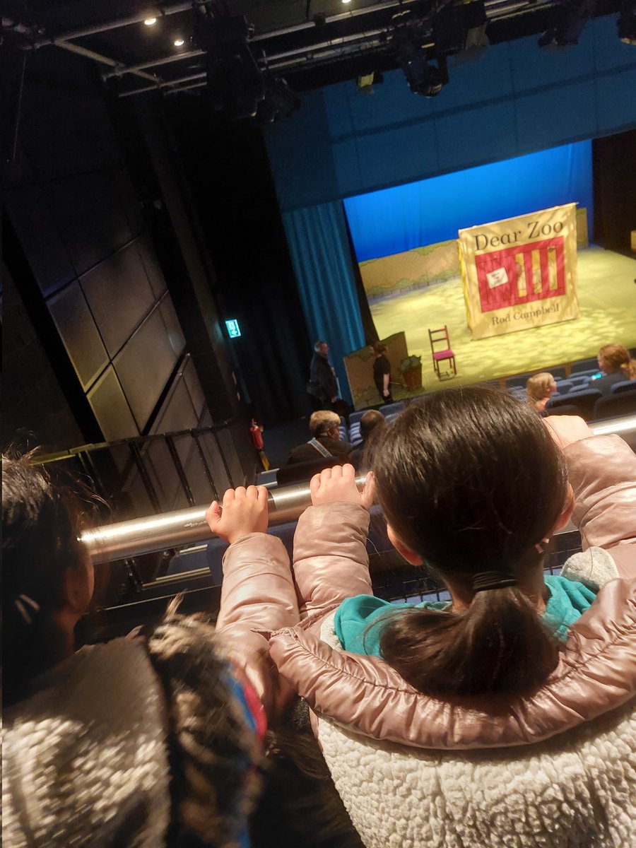 MissBurnsTindal's tweet image. Waiting for our #dearzoo @brumhippodrome performance to start! We are so excited! @arktindal #teamtindal