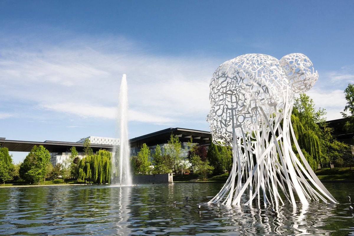 Muchísimas gracias a Jaume Plensa y desde el orgullo que nos da celebrar este centenario, muchas gracias a todos los que han hecho posible @Telefonica y gracias a todos los que construyen la Telefónica de mañana. Bienvenida Iris.