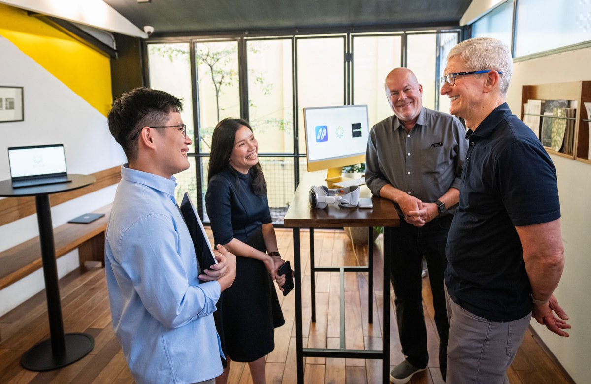 Developers CollaNote & ELSA Speak walked me through how they use Apple products to help customers boost productivity and learn. Bootloader Studio shared the new app they’re working on for Vision Pro. All three are fantastic examples of Vietnam’s fast growing developer community!