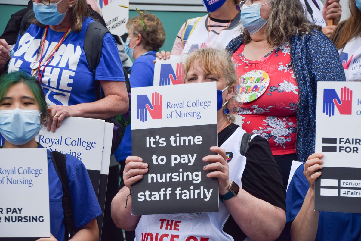 Nurse pay progression ‘worse than’ midwives and paramedics nursingtimes.net/news/workforce…