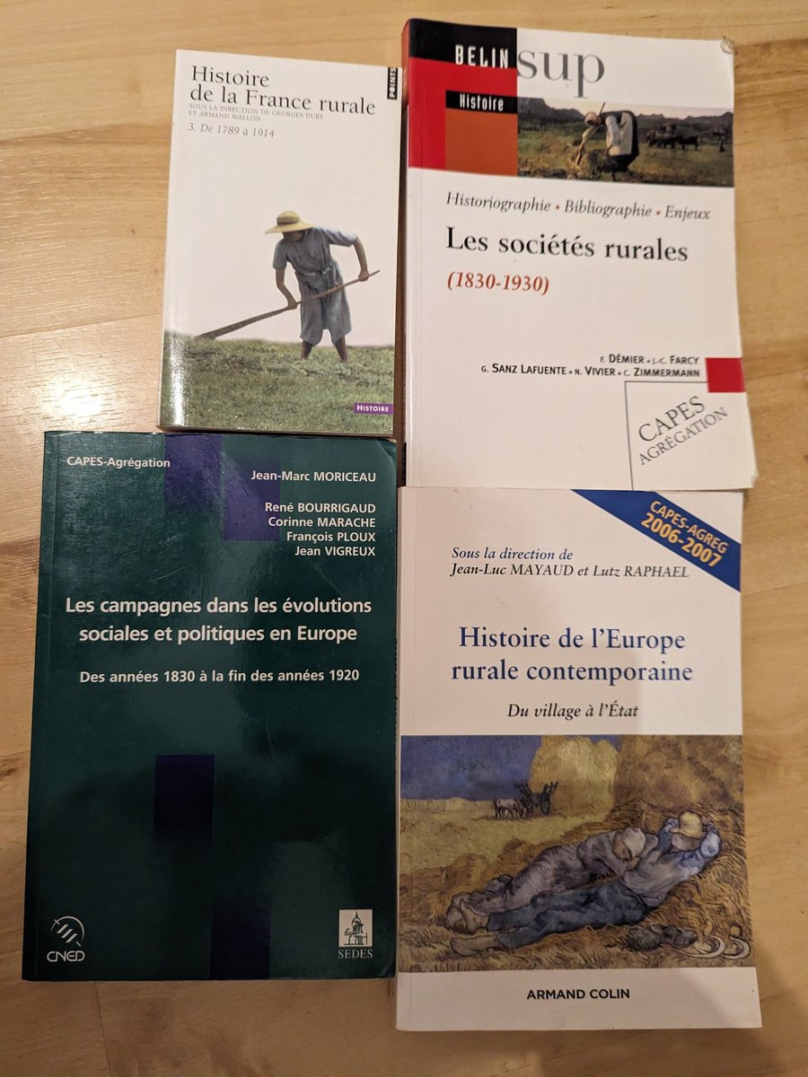 Bonjour, j'ai vu le programme de l' #agregation externe d'histoire et je me suis rendu compte que ça reprenait des points du Capes 2007. Donc j'ai ces 4 ouvrages  (sûrement un peu datés mais bon) à prêter à quelqu'un qui souhaite la passer. Idéalement dans le Sud-Ouest.