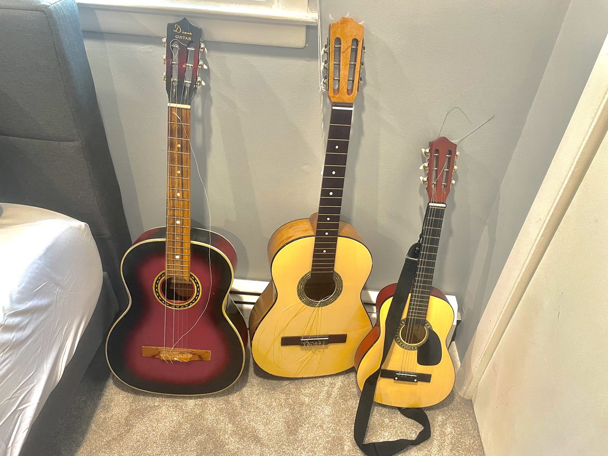 Samielrr's tweet photo. Aqui en unas cuantas fotos, todos mis instrumentos musicales (1/2) https://t.co/Do7S5xc07y