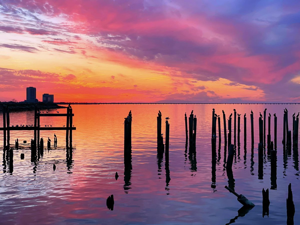 “The sky is the ultimate art gallery just above us.” – Ralph Waldo Emerson 💙💜🩷🧡💛 #LakePontchartrain #NewOrleans