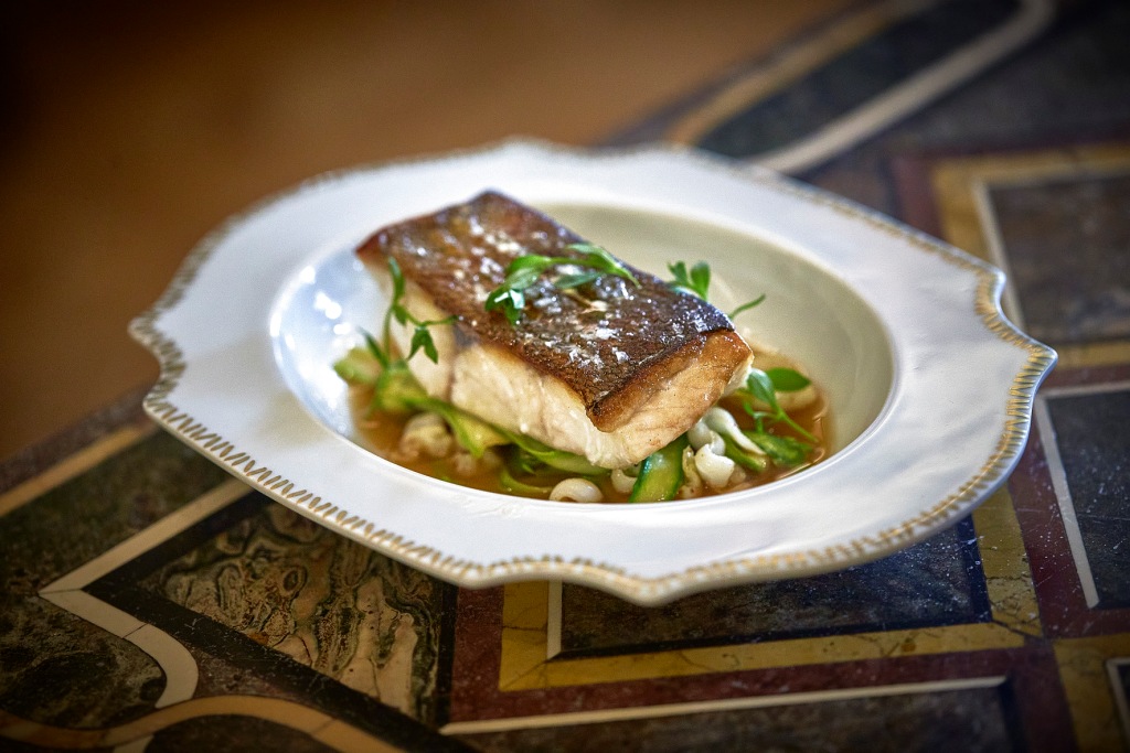 Mero salvaje con tallarines de calamar y espárragos trigueros.

#Lhardy #Madrid1839