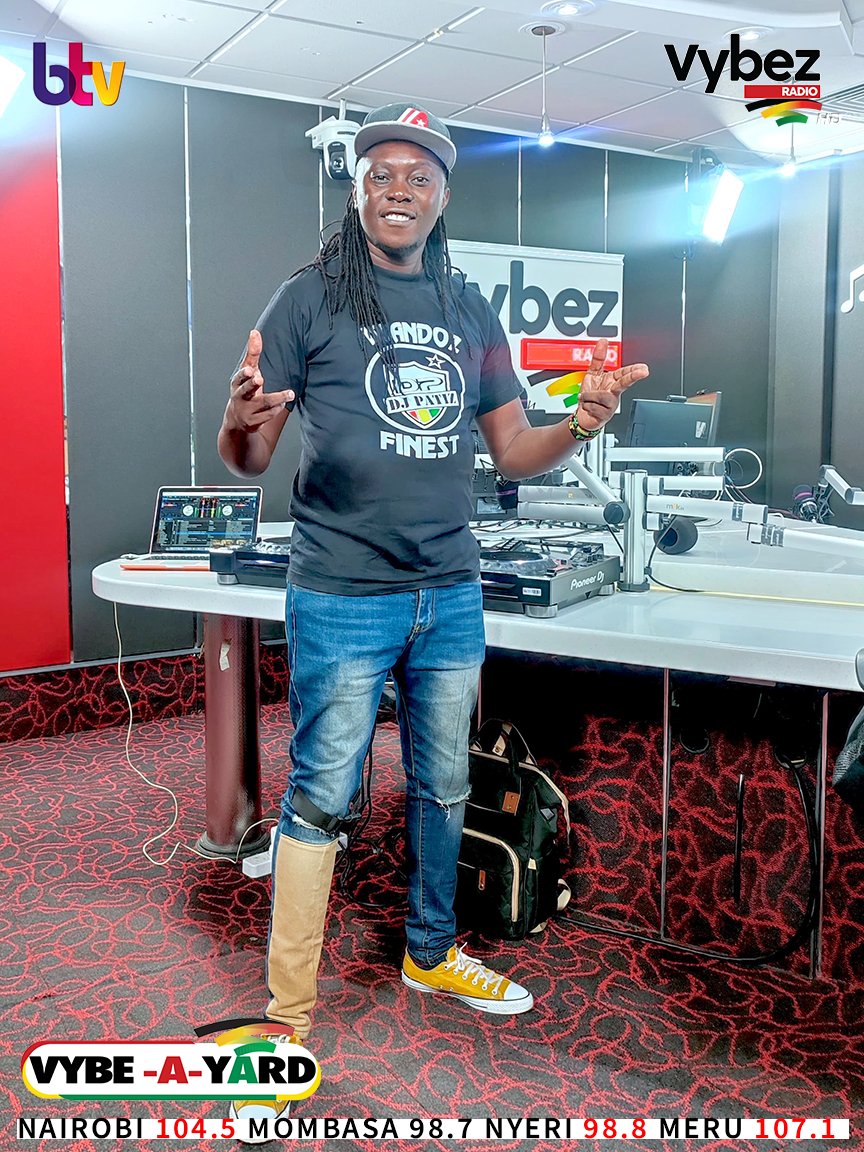 One man army on #VybeAYard...Yani @deejaypatiz on the mic & on the decks!!
Unataka ngoma gani?