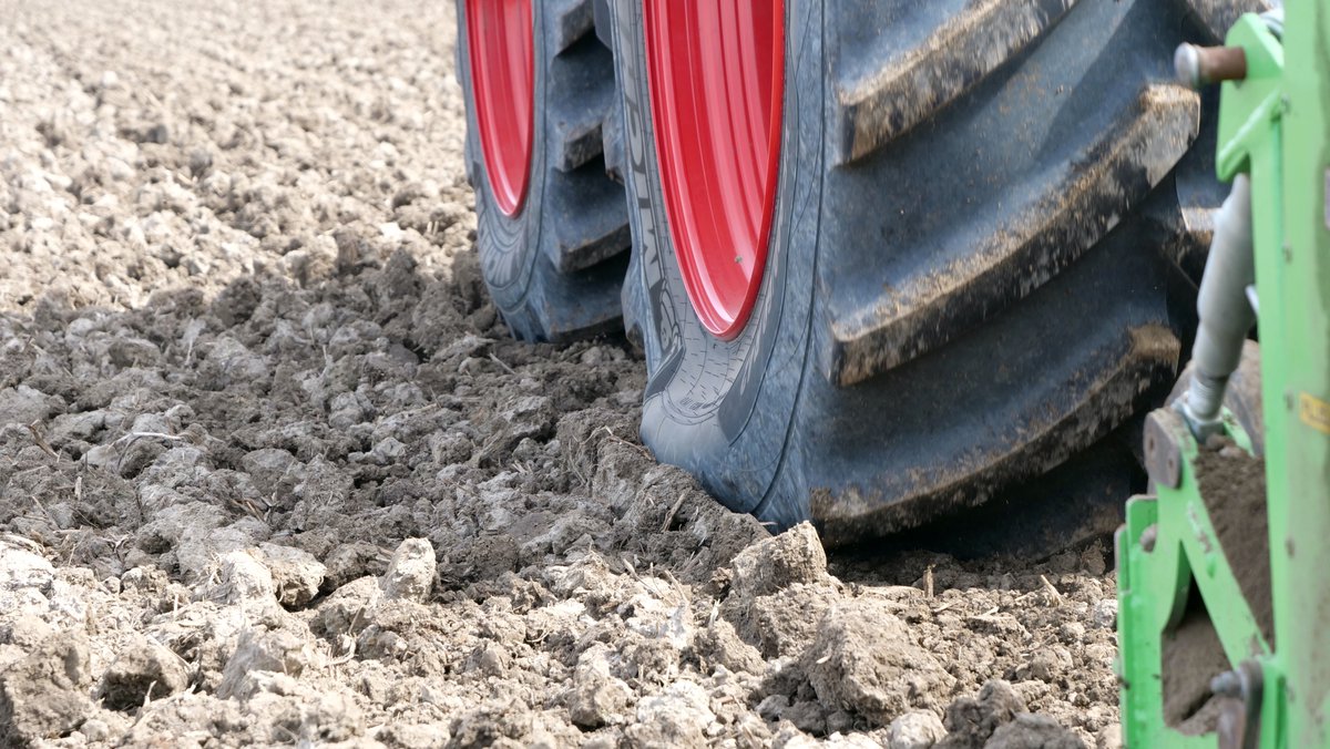 Afgelopen weekend werd er even volop geprofiteerd van het mooie weer, zoals hier, aardappels poten bij <a href="/DogteromI/">Ivan Dogterom</a> met hun nieuwe Fendt 728 op brede 900 banden op maar 0,4 bar.