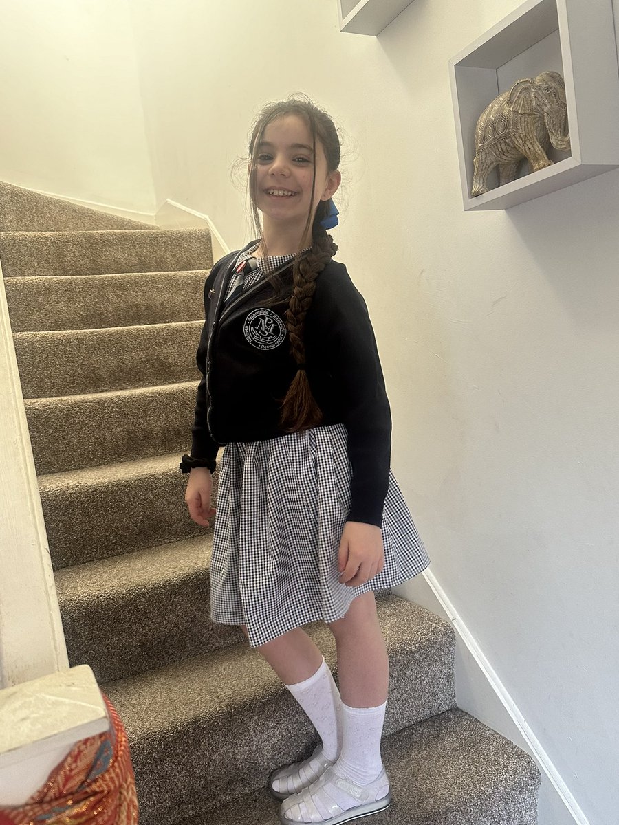 SamarAldazdar's tweet photo. Back to school 🩷🩷 hope you have an amazing day back to school 🩷🩷 @Year3Monksdown  xx https://t.co/WOpUuzEer3