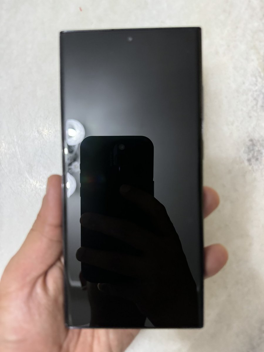 syafiqxuel's tweet photo. Hi guys! Aku nk letgo SAMSUNG S23 ULTRA.

Baru pakai 3 bulan.
Condition 10/10. 
Open price RM3K. Boleh nego. 
Serious buyer boleh dm 👌🏻
(included charger and kotak)

Reason jual: beli phone baru. https://t.co/3qTiLFBs3u