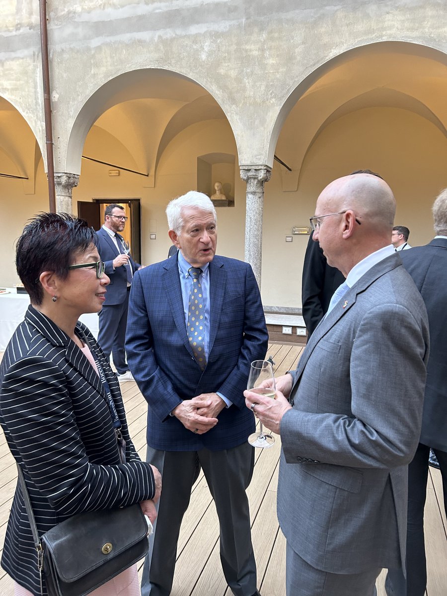 L'educazione dovrebbe essere accessibile a tutti. @USAmbItaly ha visitato @Unibocconi che ospita il Summit Presidenziale dell'Alleanza U7+ delle Università Mondiali su 'Educazione Inclusiva per Società Inclusive'. Presenti anche alcune università americane @Georgetown @UCLA…