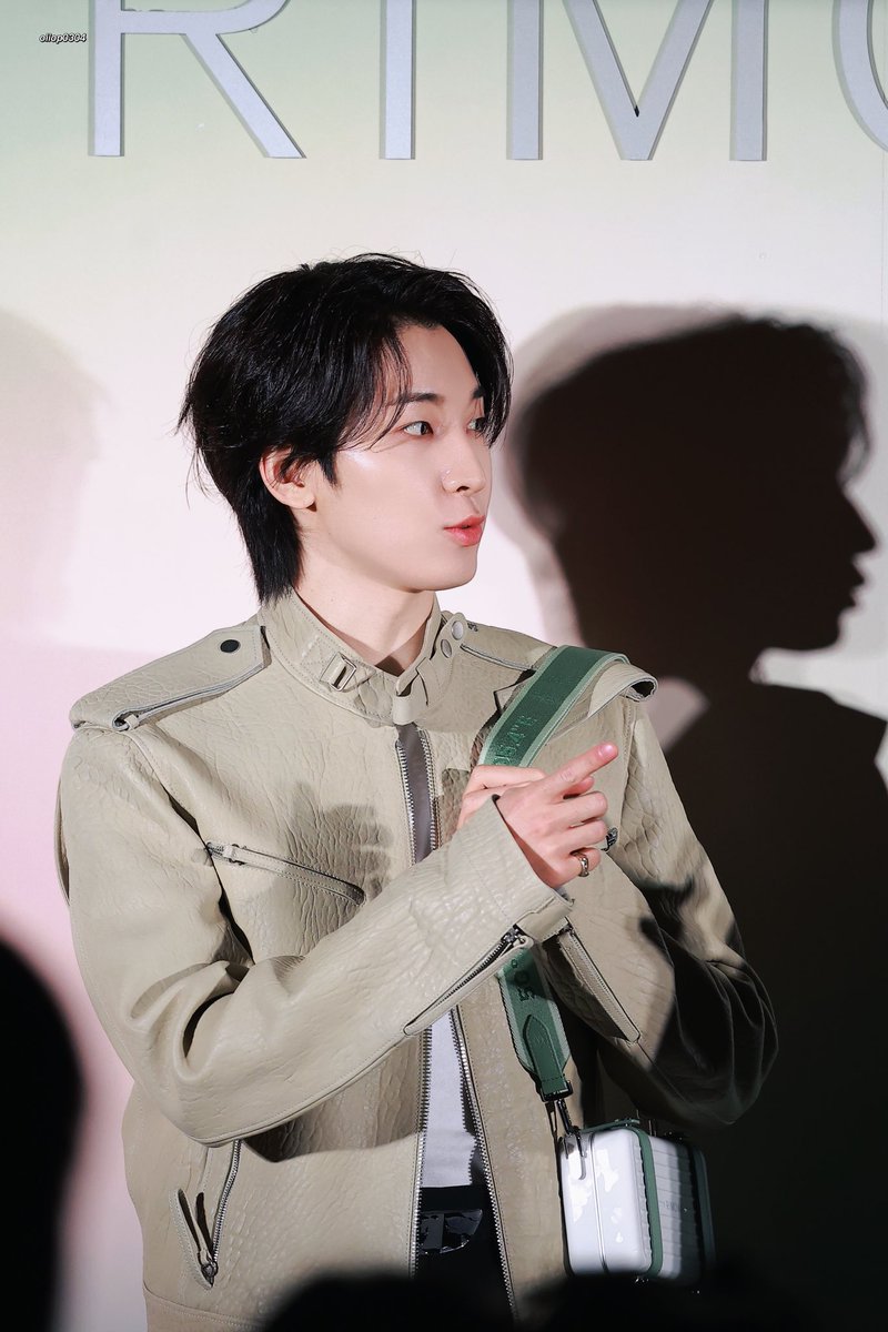 원우 그림자 입술 뿌3 ㅜㅜ 아 귀여워!!!!!!!!!!!