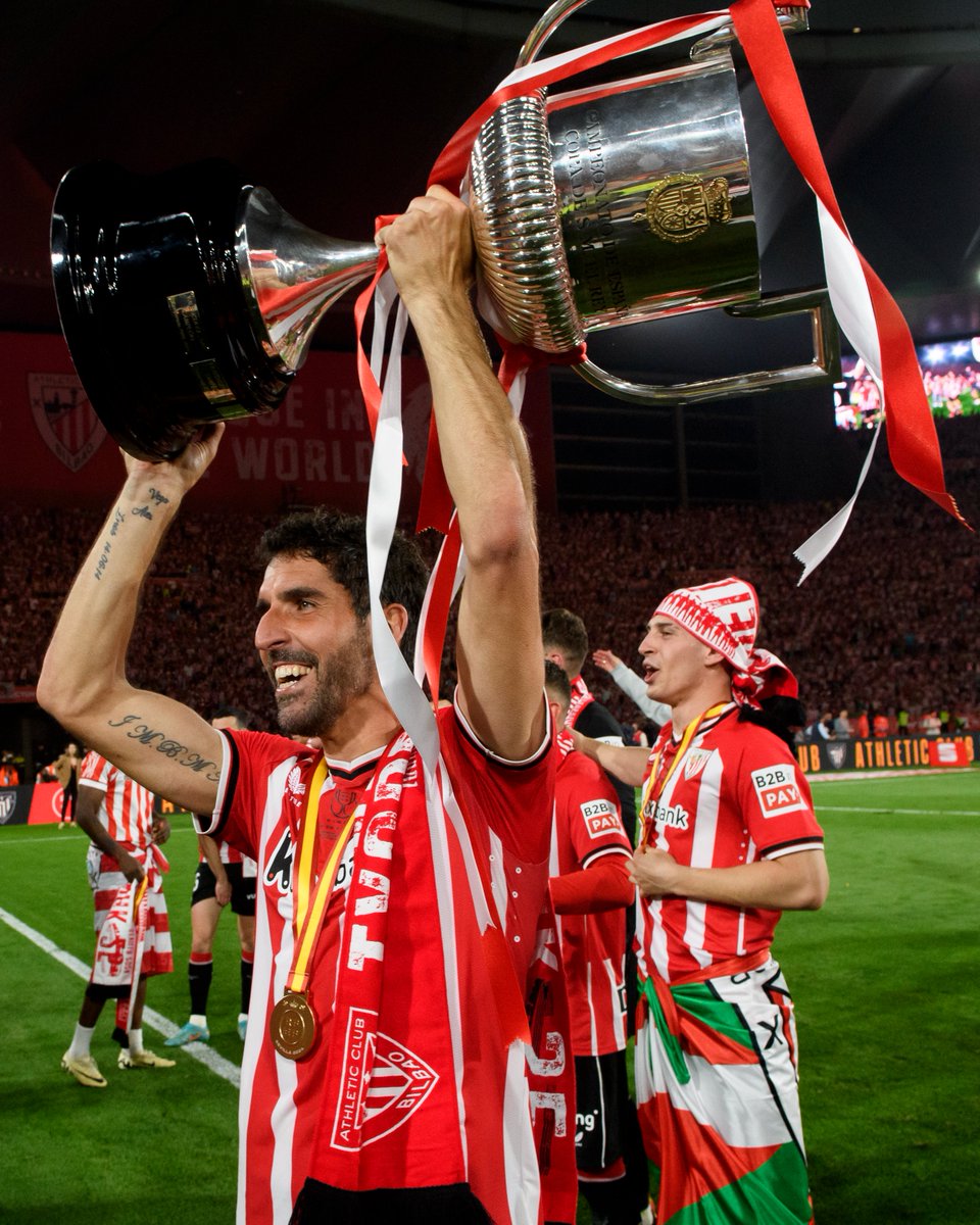 athletic_eus's tweet photo. 🙌 Ia hamarkada bat gure koloreak defendatzen.

𝟮𝟬𝟭𝟱-𝟮𝟬𝟮𝟰
𝟯𝟱𝟲 𝗽𝗮𝗿𝘁𝗶𝗱𝗮
𝟴𝟯 𝗴𝗼𝗹

🏆 Kopa 🏆Superkopa

Ohore bat izan da gure taldean zu bezalako profesional bat izatea.

🔴⚪️ Eskerrik asko, Raul!

#AthleticClub 🦁 https://t.co/62vRMtRns2
