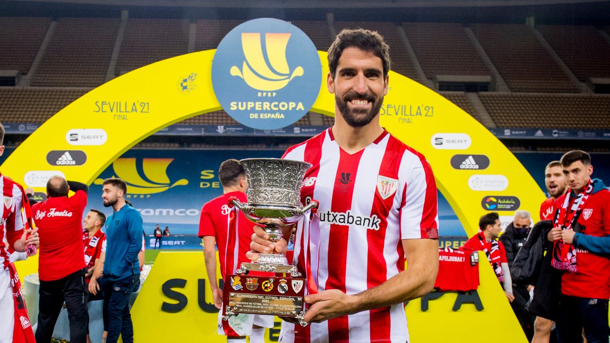 athletic_eus's tweet photo. 🙌 Ia hamarkada bat gure koloreak defendatzen.

𝟮𝟬𝟭𝟱-𝟮𝟬𝟮𝟰
𝟯𝟱𝟲 𝗽𝗮𝗿𝘁𝗶𝗱𝗮
𝟴𝟯 𝗴𝗼𝗹

🏆 Kopa 🏆Superkopa

Ohore bat izan da gure taldean zu bezalako profesional bat izatea.

🔴⚪️ Eskerrik asko, Raul!

#AthleticClub 🦁 https://t.co/62vRMtRns2