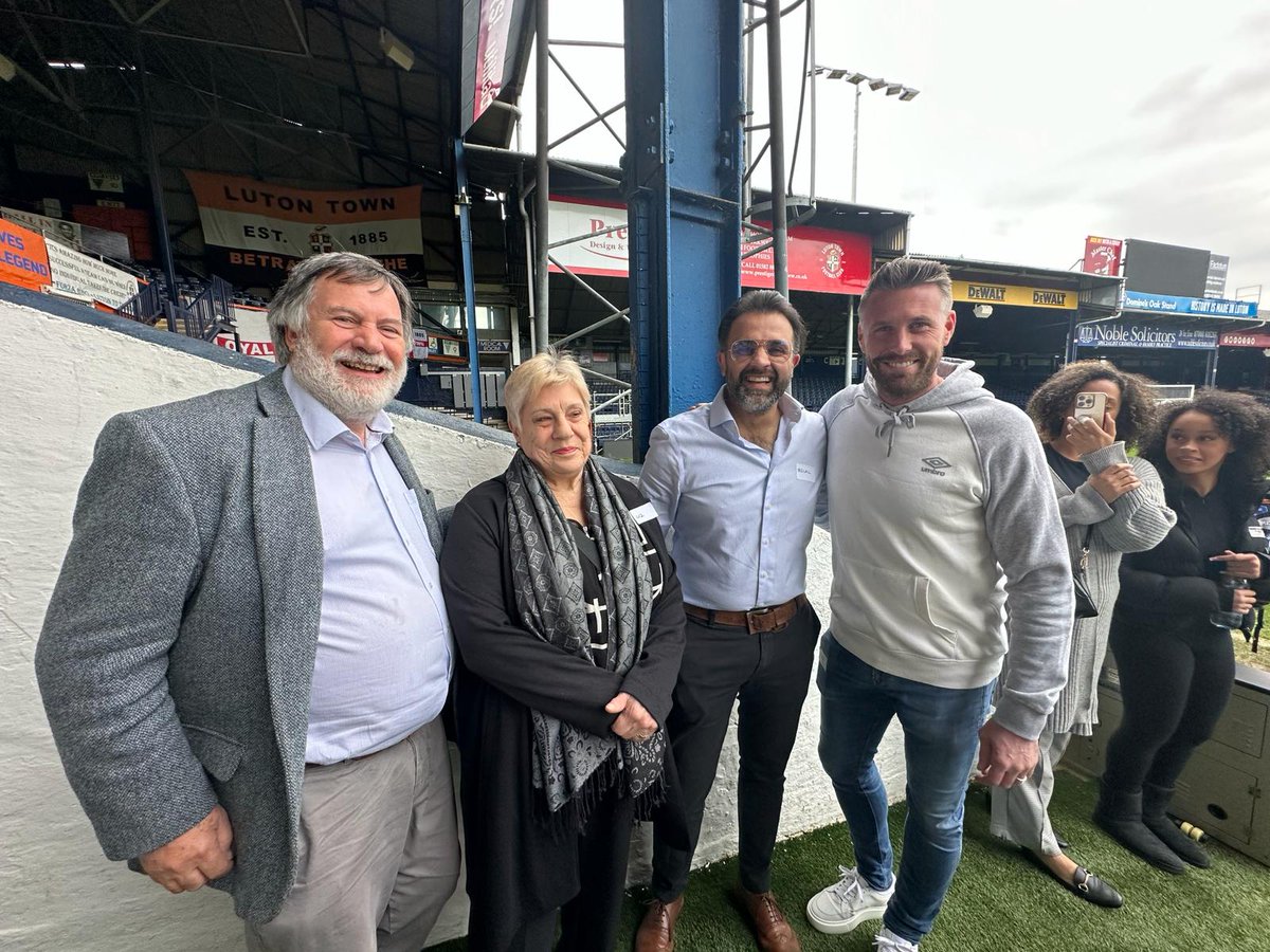 The Let's Eat Together campaign over Ramadan brought together hundreds to share meals & support our work Pleased to have @LutonTown's Rob Edwards attend the Unity Iftar, just one of many events running as part of the campaign Check out the coverage 👇 lutontoday.co.uk/news/people/hu…