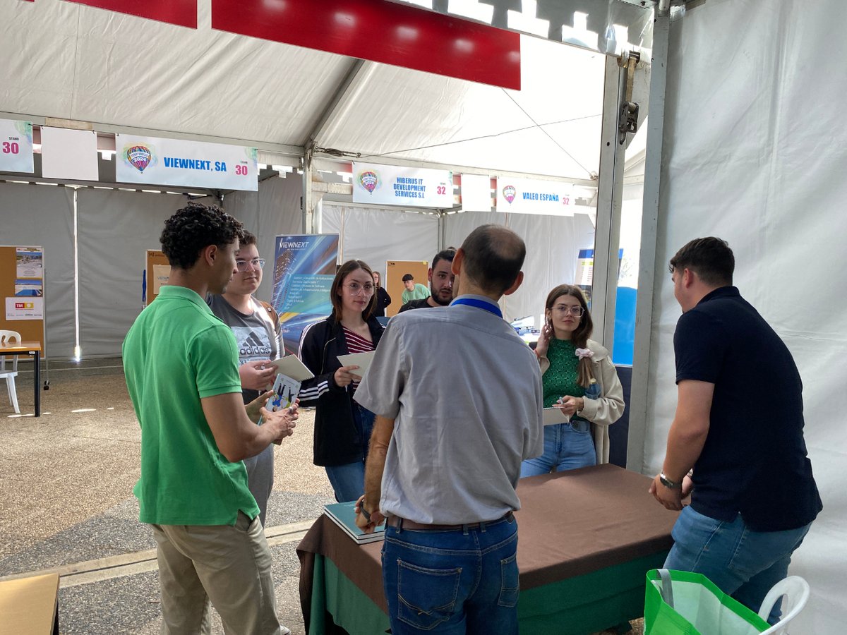 👇 Un pequeño resumen 📸 de todo lo que está dando de sí esta primera jornada de la Feria de Empleo 2024. Recuerda que estamos en el pasillo central del campus y que mañana tenemos nuevos talleres y actividades.

Consulta la programación: bit.ly/3Jelk0T