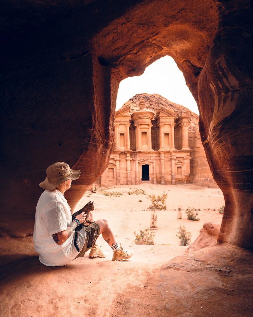 A traveler's best friend 😺😺😺 📸 kimvphoto #KingdomOfTime #VisitJordan #ShareYourJordan #Petra