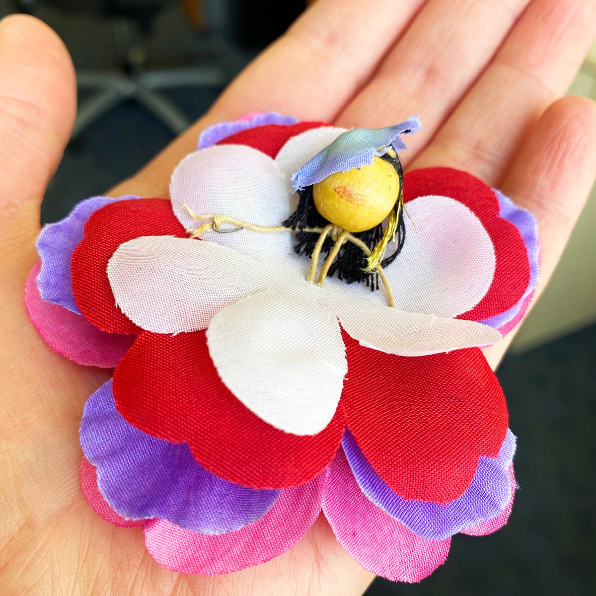 It's World Art Day today, celebrating how art can unite and connect us. A young pupil from a school who recently came on their residential here, sent us this fabulous flower creation along with a handwritten note saying how much fun they had on their trip ☺️ #worldartday