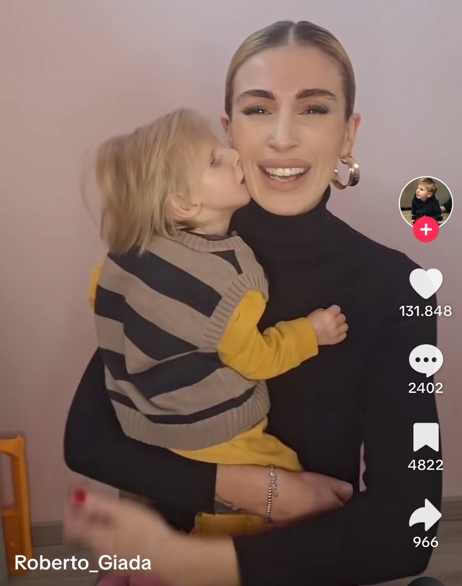 joyglorius's tweet photo. io a questa donna comunque voglio bene non so spiegarvelo https://t.co/kuIvGX2oQ4