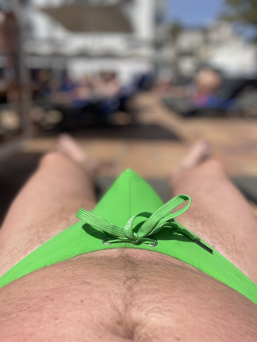 UkhornyBB's tweet photo. Fantastic weather here in GC. New trunks too. Thanks @SUKREW #axelbeach #trunks #thong https://t.co/ox6A425G28