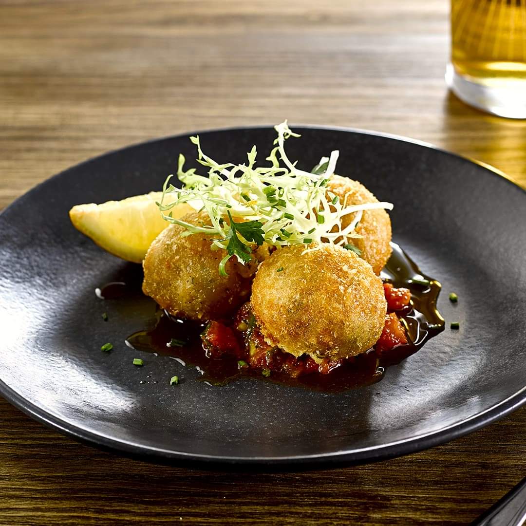 🥘🍽DISH OF THE WEEK🍽🥘

Our dish of the week this week is a new favourite!

Crab arancini - Three crispy crab risotto balls with gazpacho salsa

#northwalessocial #Llandudno #dogfriendly