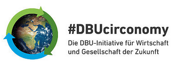 Heute startet die #FashionRevolutionWeek👕! Wir stellen #DBUprojekte vor, die zeigen, wie Mode nachhaltiger gedacht werden kann. Denn die Modeindustrie ist der zweitgrößte Umweltverschmutzer der Welt. Wie #Kreislaufwirtschaft das ändern kann: dbu.de/themen/foerder…