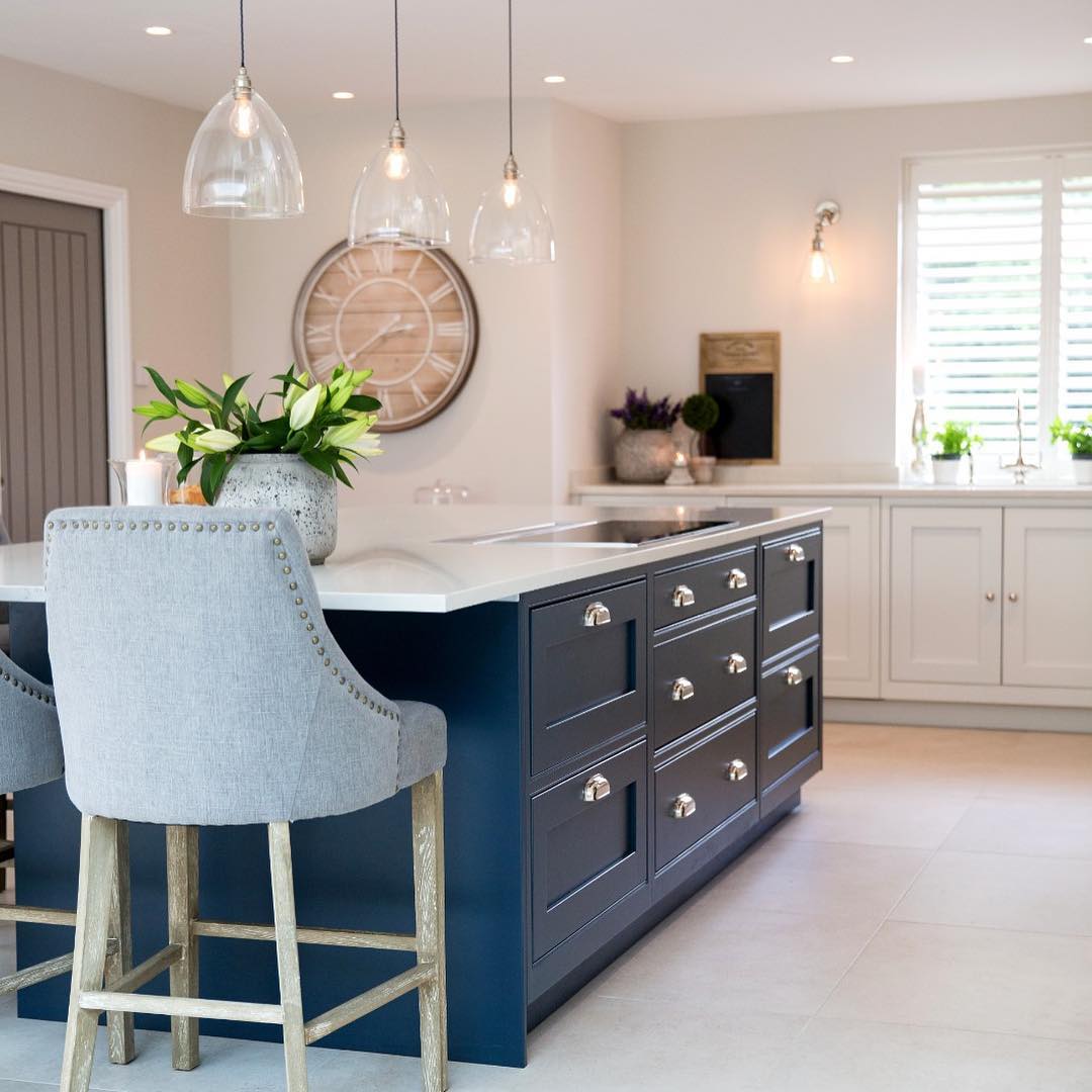 “My kitchen is for dancing”.

Well, ours too, but sometimes we’d rather the neighbours didn’t see our questionable dance moves.

Click the link in our bio and book your free in-home survey today.

📷 @alihearninteriors

#kitchendecor #kitchendesign #navykitchen #kitchenisland