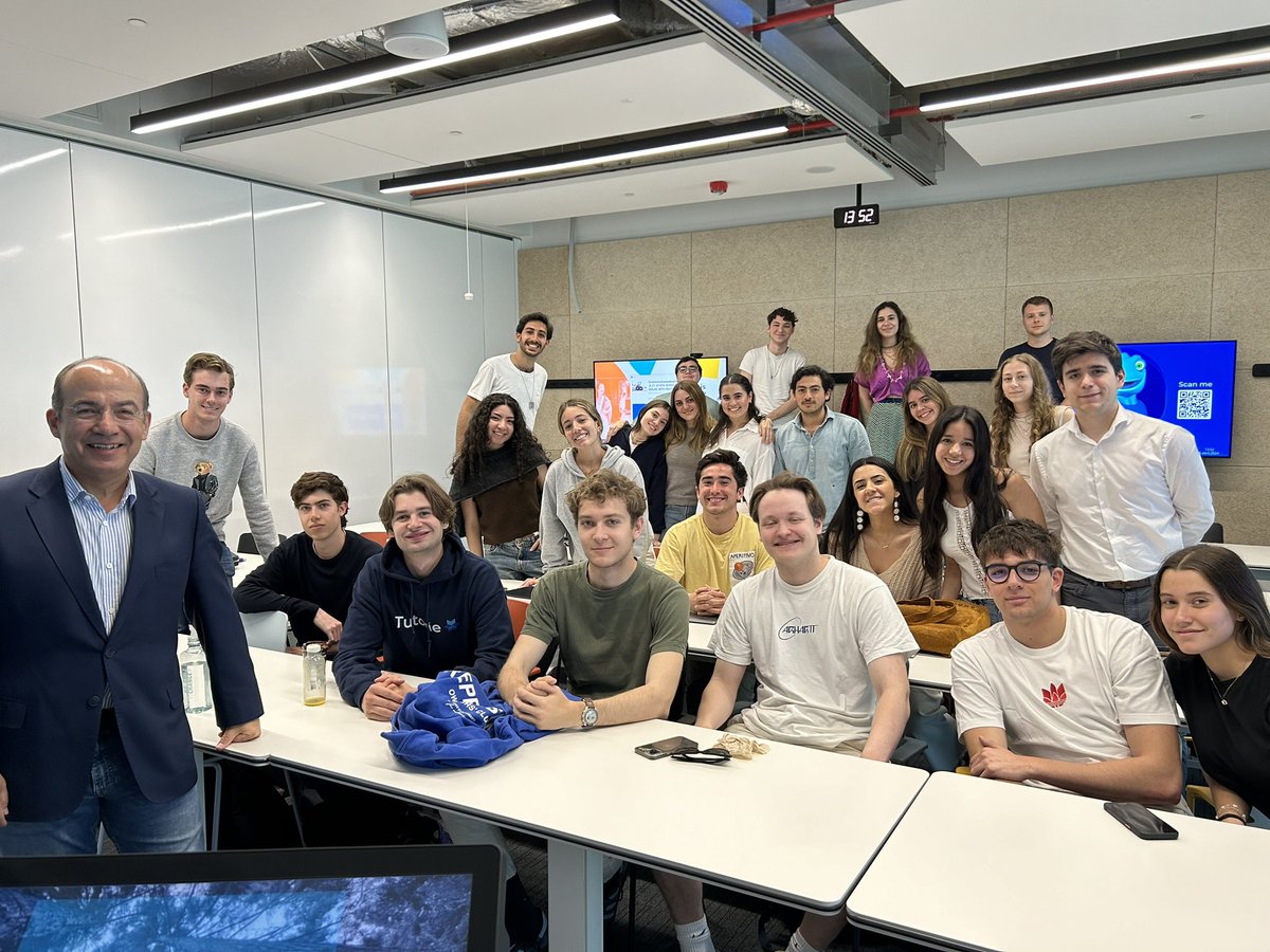 FelipeCalderon's tweet photo. With the group of students from my course “Running a Country”, at the @IEuniversity from Germany, Austria, Brazil, Colombia, Ecuador, Spain, USA, France, Luxembourg, Russia, Turkey, Ukraine, and of course Mexico.  All of them brilliant! https://t.co/459bl4InO9