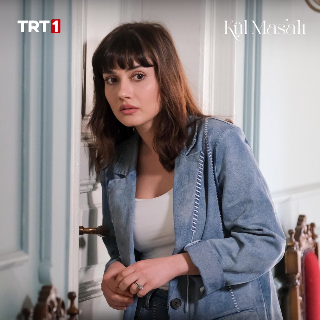 Özge kapı mı dinliyor? 🤭 #KülMasalı <a href="/trt1/">TRT 1</a>