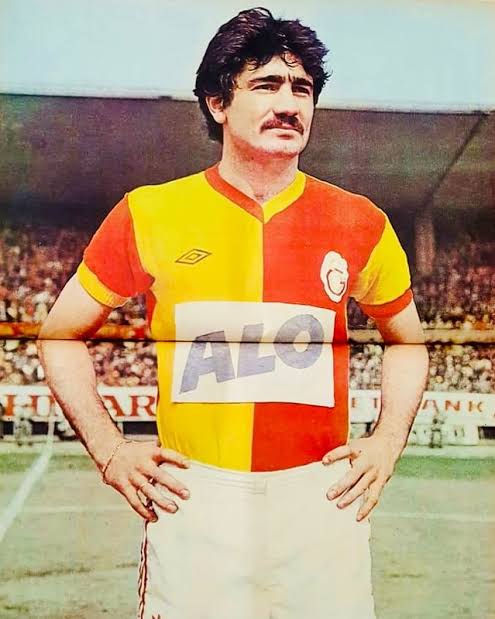 💥 Nostaljide Bugün Eski Oyuncumuzu Hatırlayan Seçkin Galatasaray'lılar Buradamı Acaba 🤔 (Nostalji Paylaşımlara RT FAV ile Destek Olabilirsiniz)